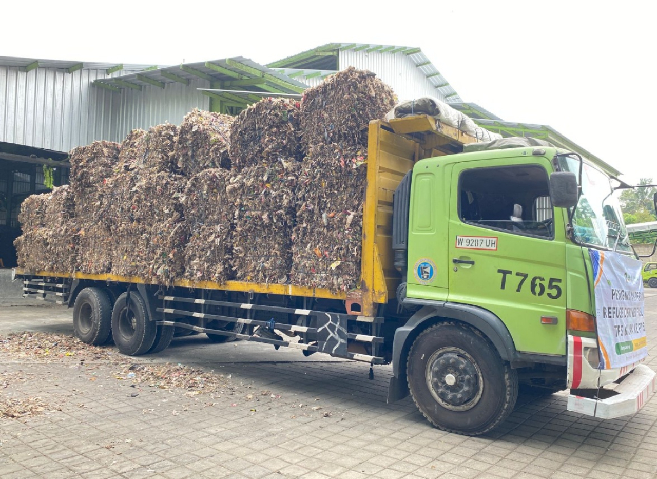 TPS3R Banyuwangi, Jawa Timur, olah sampah plastik jadi bahan bakar alternatif untuk industri. SP/ B