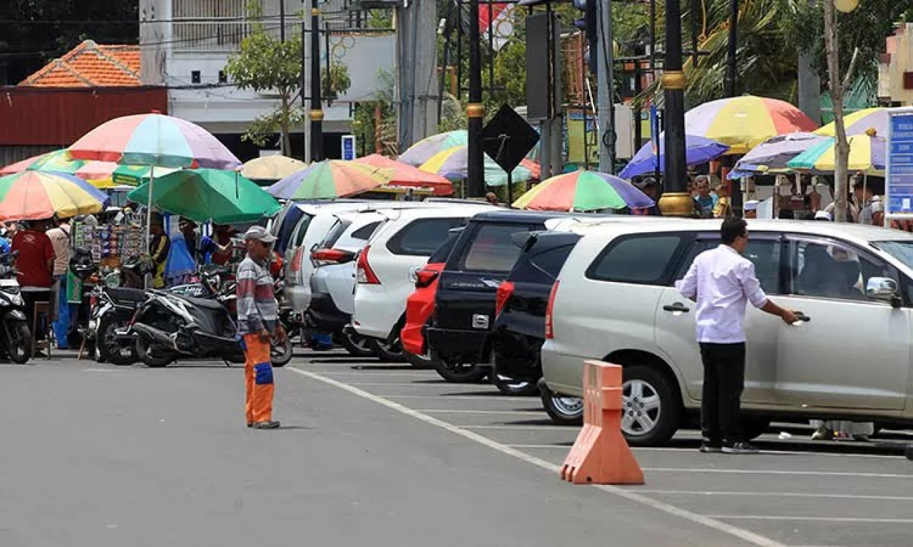 Salah satu titik parkir yang lokasinya dekat dengan pusat perbelanjaan di Alun-Alun Kota Pasuruan.
