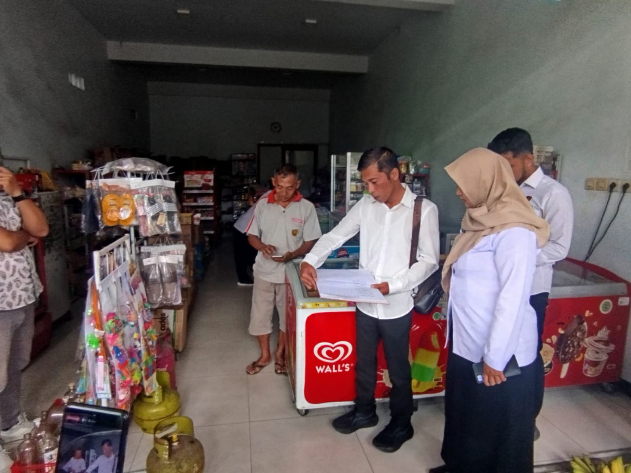Sidak di salah satu pangkalan LPG bersubsidi di wilayah kota Blitar. SP/Lestariono