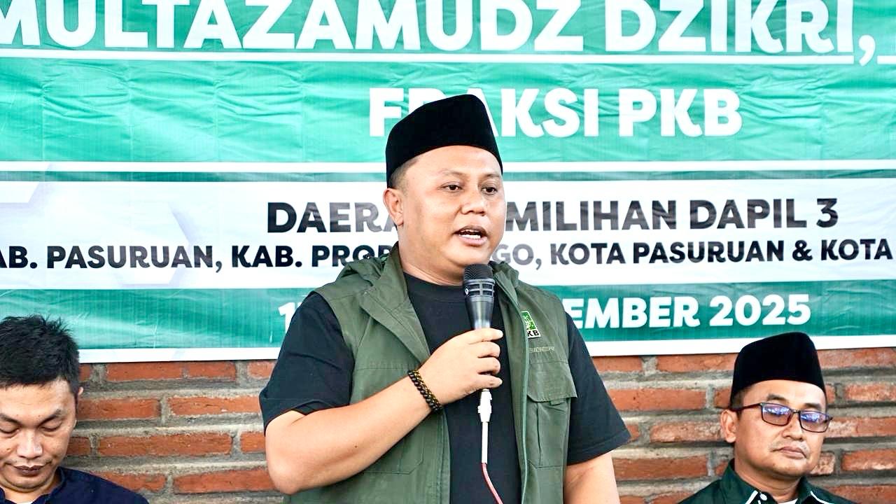 Anggota DPRD Jawa Timur Multazamudz Dzikri saat mendengar aspirasi dari konstituennya.