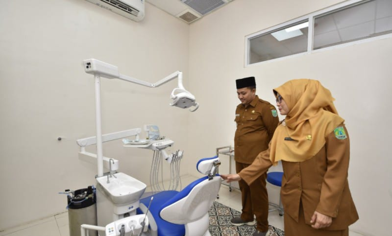 Bupati Pasuruan Rusdi Sutejo meninjau Layanan Klinik Gigi Spesialis Terpadu RSUD Bangil.