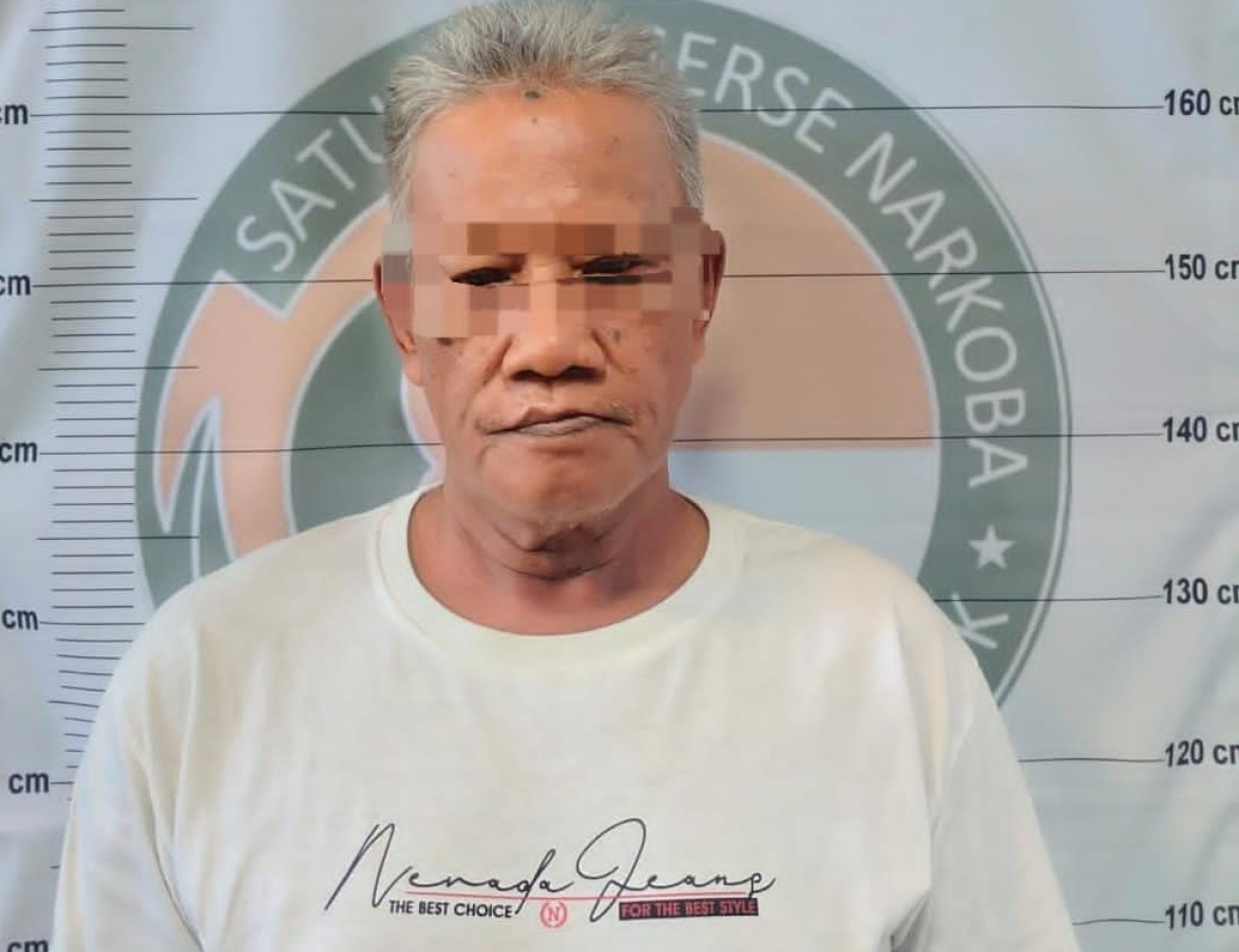 Satuan Reserse Narkoba Polres Gresik berhasil menangkap seorang pria lanjut usia yang diduga terlibat dalam penyalahgunaan sabu. SP/ MAIDID