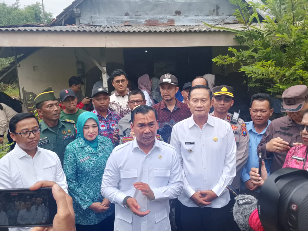 Mendukbangga BKKBN Wihaji saat berdialog langsung dengan Keluarga Resiko Stunting (KRS) di Desa Rancang Kencono Lamongan. SP/MUHAJIRIN