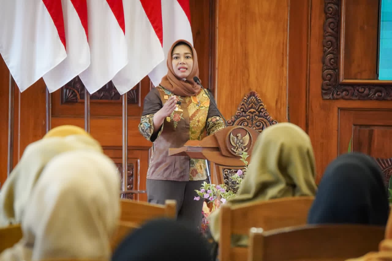 Walikota saat membuka kegiatan Penguatan Forum Satu Data Indonesia Tingkat Daerah di Sabha Mandala Madya Balai Kota Mojokerto. SP/ DWI