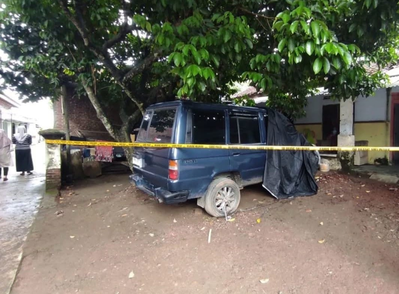 Kondisi mobil yang ditumpangi korban di police line. SP/ Lestariono