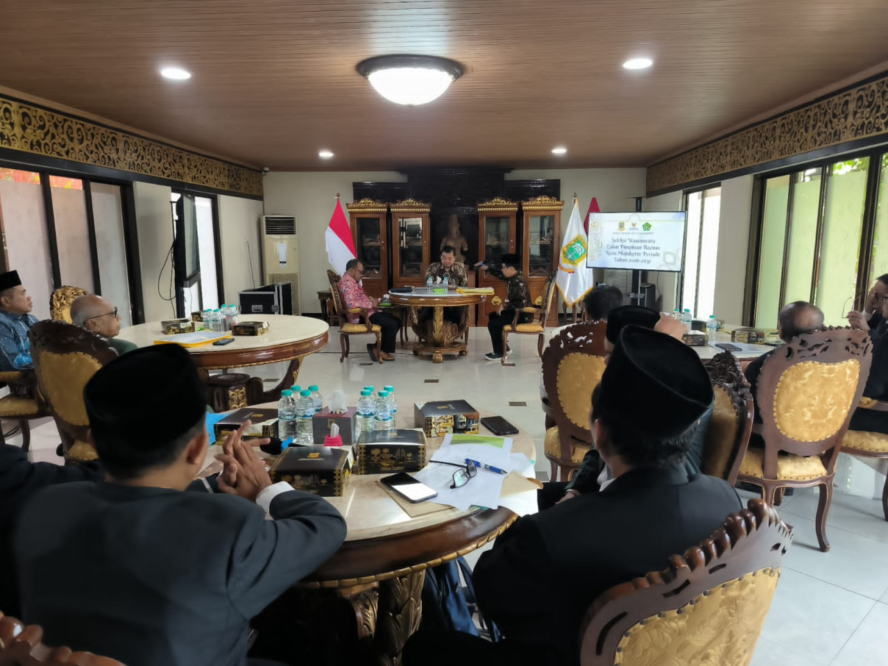 Capim Baznas Kota Mojokerti saat mengikuti seleksi wawancara di rumah rakyat beberapa waktu lalu. SP/ DWI