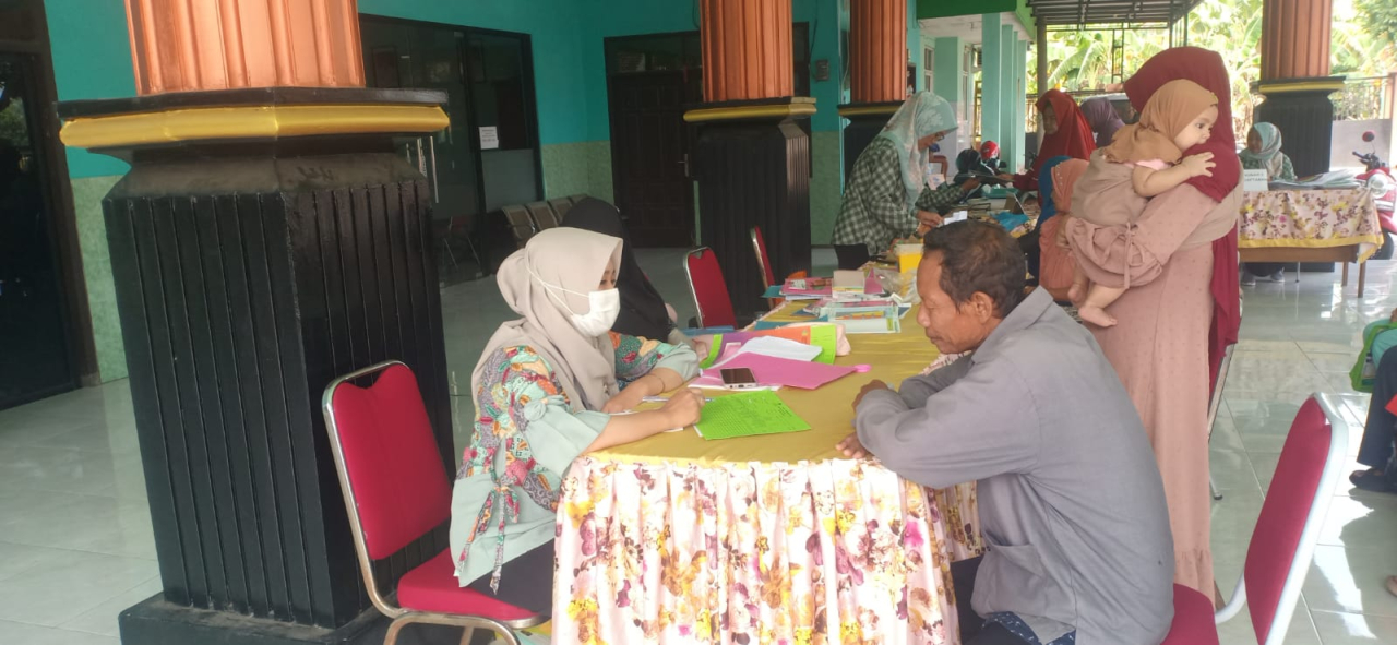 Kegiatan Pos Pelayanan Terpadu di Pendopo Balai Desa Pemdes Banjar Kecamatan Candi, Sidoarjo, pada Kamis (11/12/2025) SP/ HIKMAH