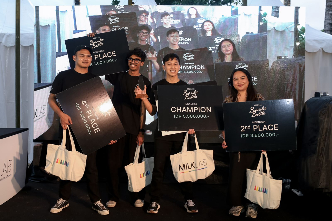 Fendik Kiswanto dari Point Coffee Surabaya sebagai Juara 1, dan Adinda Agustina dari EXPAT Roasters Bali sebagai Juara 2.