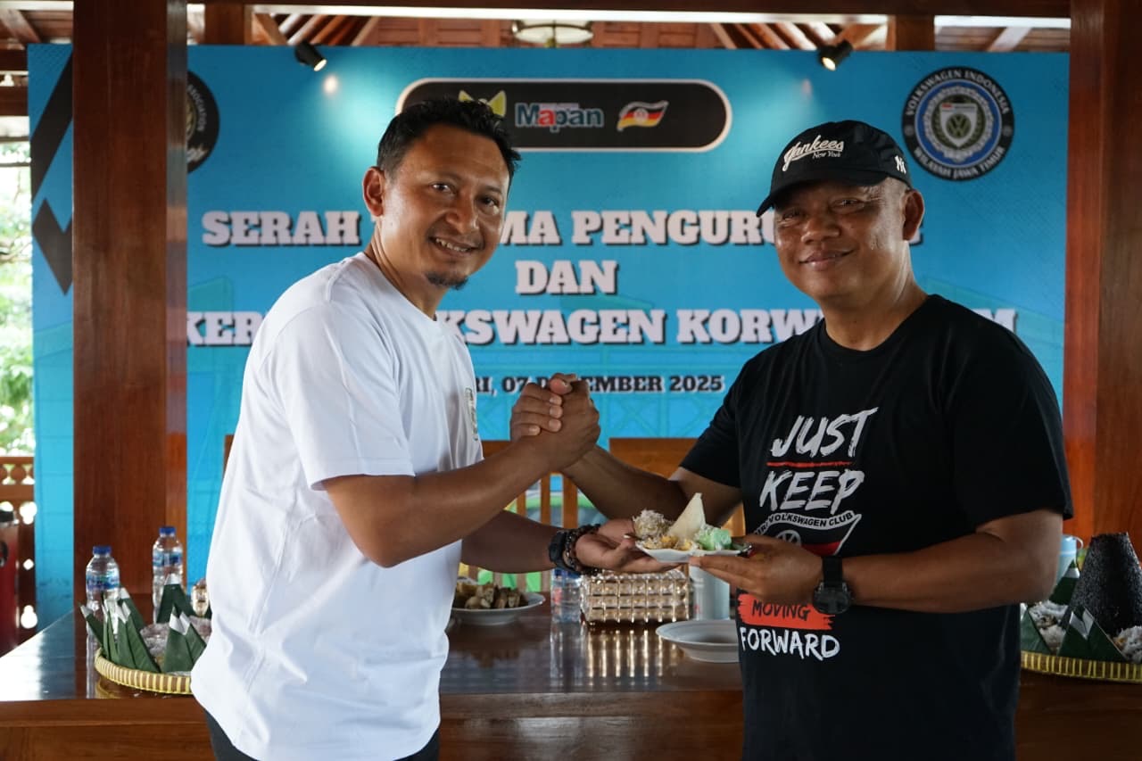 Edy Herwiyanto (kanan bertopi) terpilih sebagai Ketua Kediri Volkswagen Club (KVC) periode 2025 - 2028