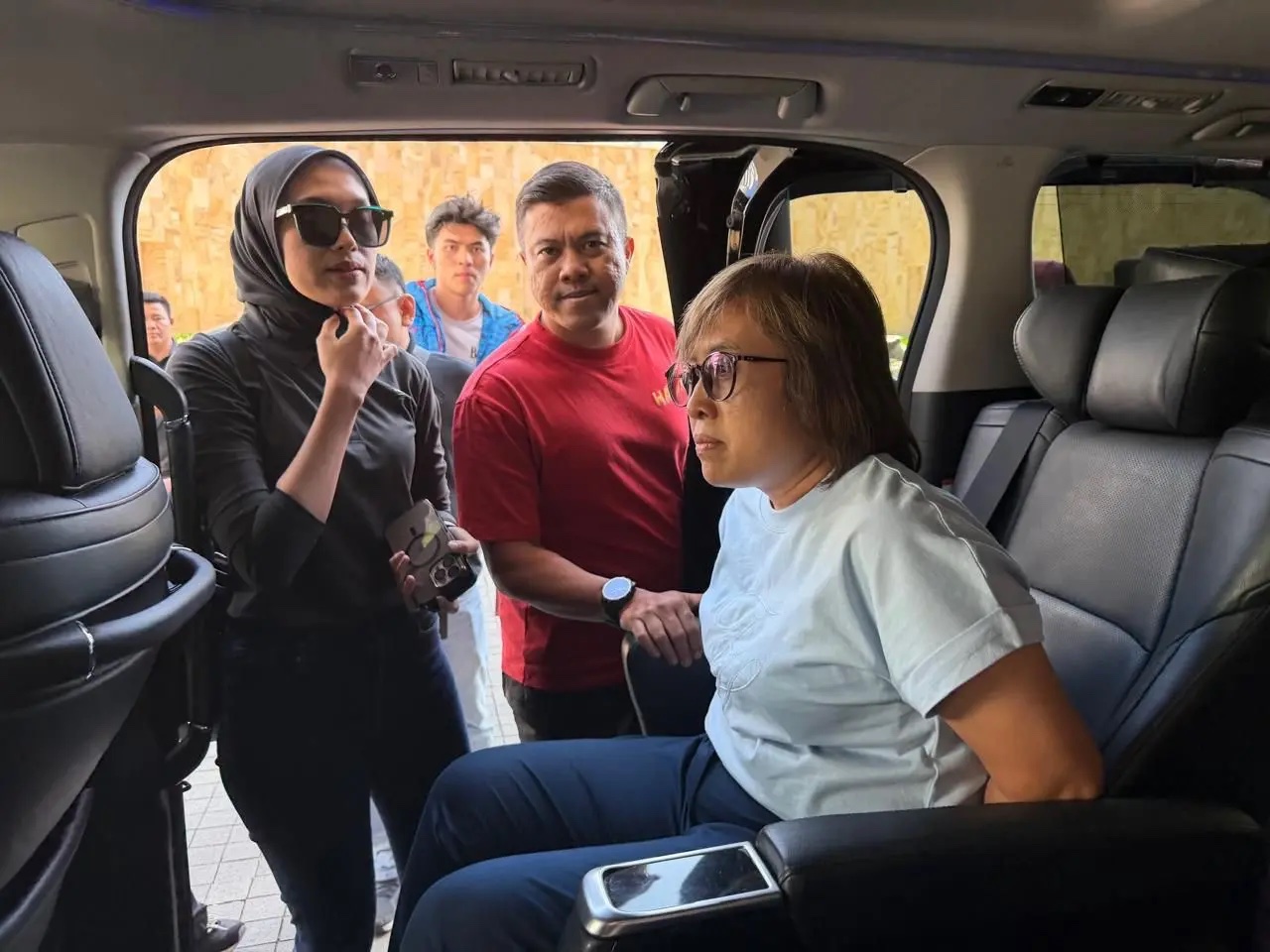 Penampakan Dewi Astutik, buronan kasus sabu senilai Rp 5 Triliun saat ditangkap di sebuah hotel di Kamboja, oleh tim gabungan BNN dan Interpol.