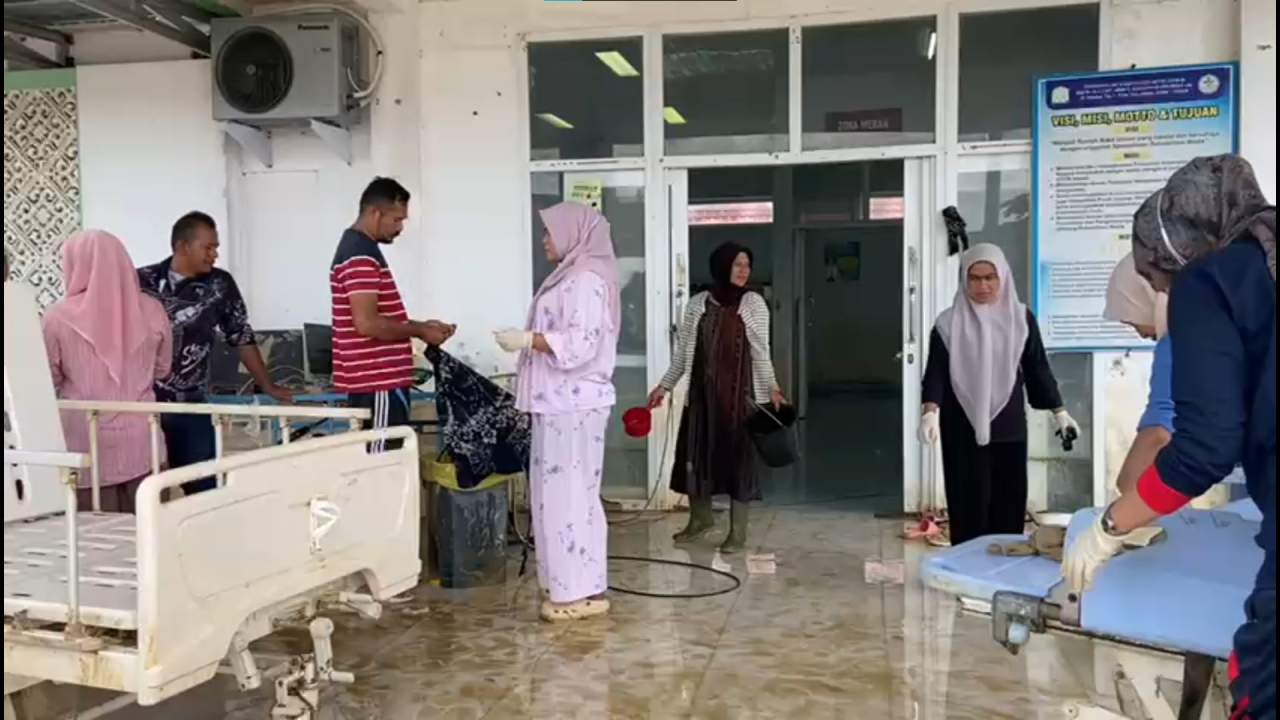 Salah satu Rumah Sakit di Aceh, menerima perawatan pasien korban banjir meski keterbatasan alat kesehatan imbas banjir Bandang.