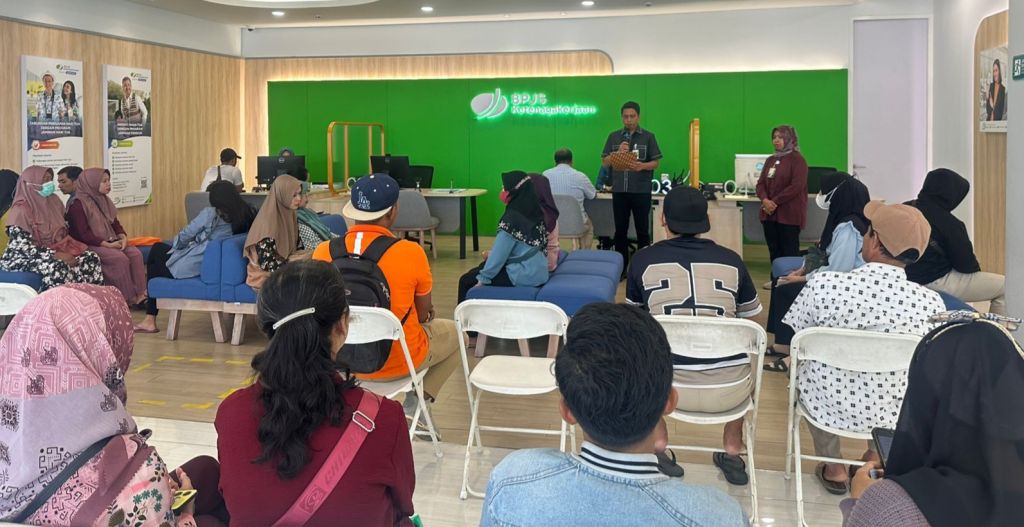 BPJS Ketenagakerjaan Cabang Mojokerto saat menggelar peringatan Hari Anti Korupsi Sedunia (Hakordia) bersama para peserta yang hadir di ruang pelayanan