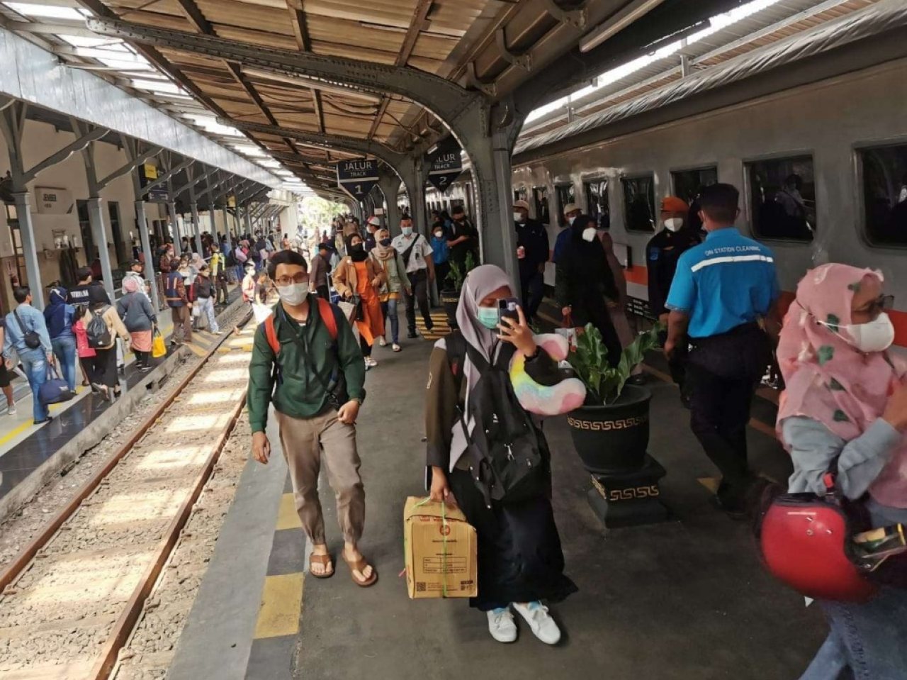 Ilustrasi. Ramainya suasana di KAI Daop 9 Jember menjelang momen libur Nataru 2025/2026. SP/ JBR