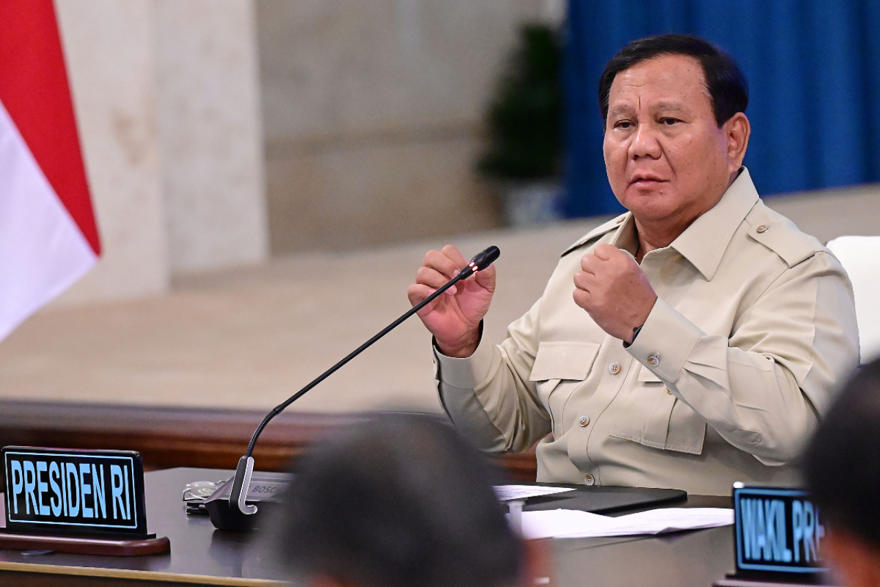 Presiden Prabowo Subianto menekankan para menteri untuk setia pada rakyat, bukan dirinya.