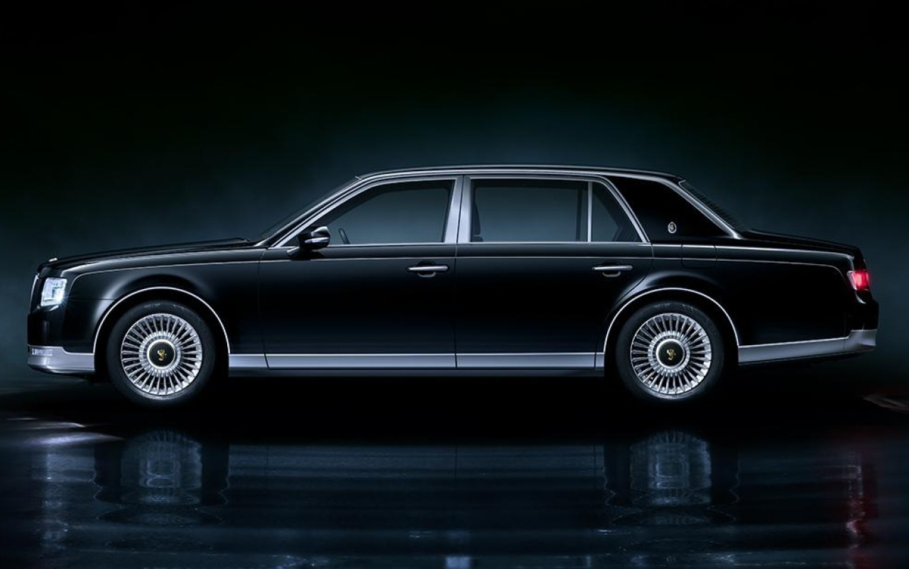 Sedan Toyota Century. SP/ JKT