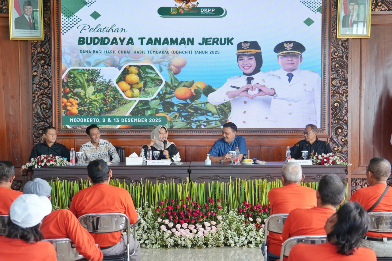 Wali kota Ning Ita saat membuka Pelatihan Budidaya Jeruk yang digelar di PLUT Maja Citra Kinarya. SP/Dwy AS