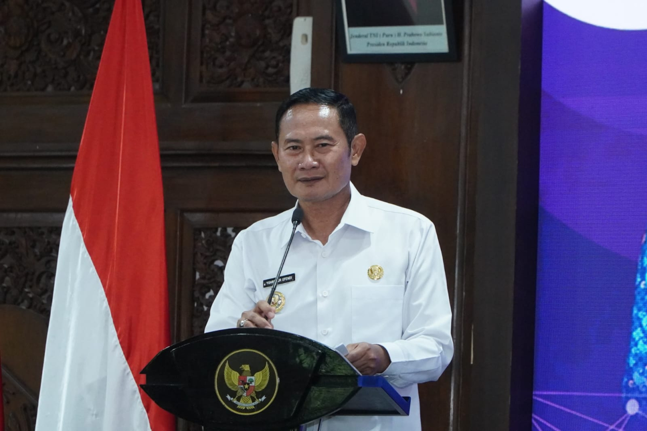 Bupati saat membuka seminar dan sosialisasi penerapan UU KUHP. SP/IST