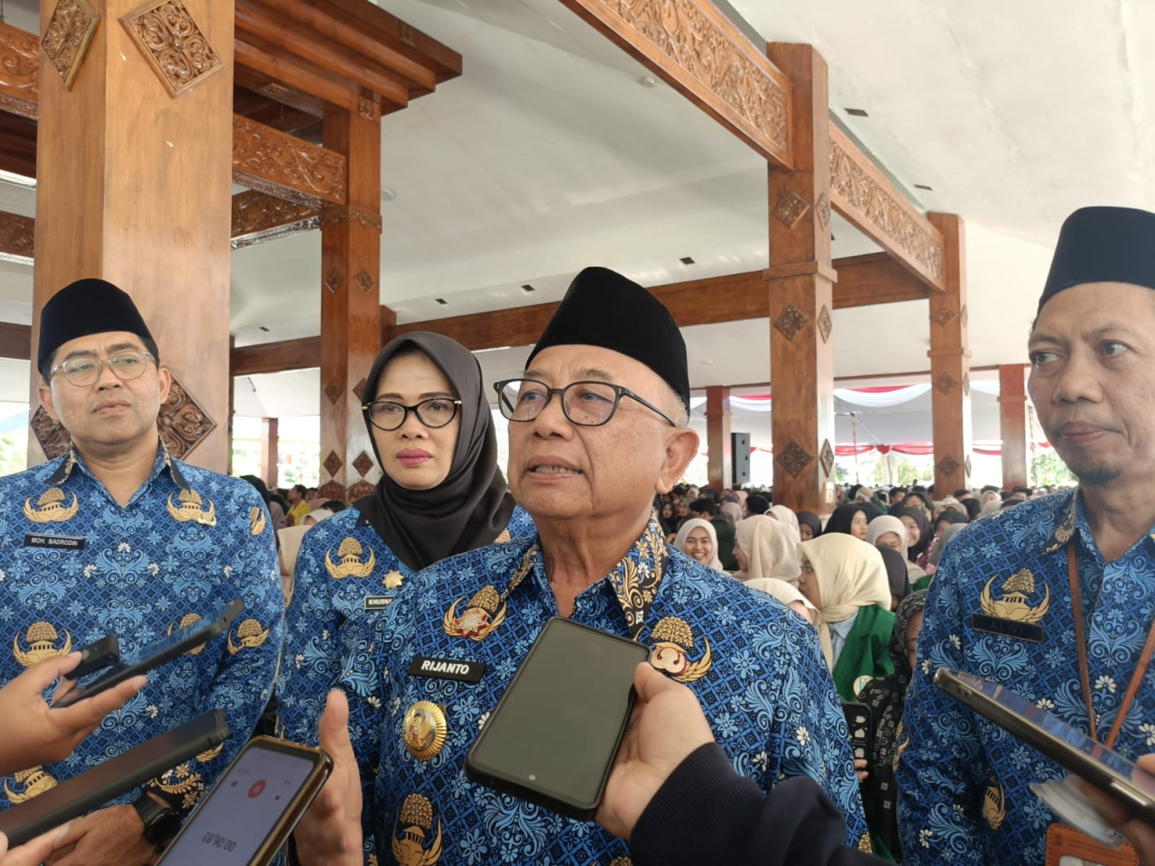 Bupati Blitar H Riyanto saat memberikan keterangan. SP/Lestariono