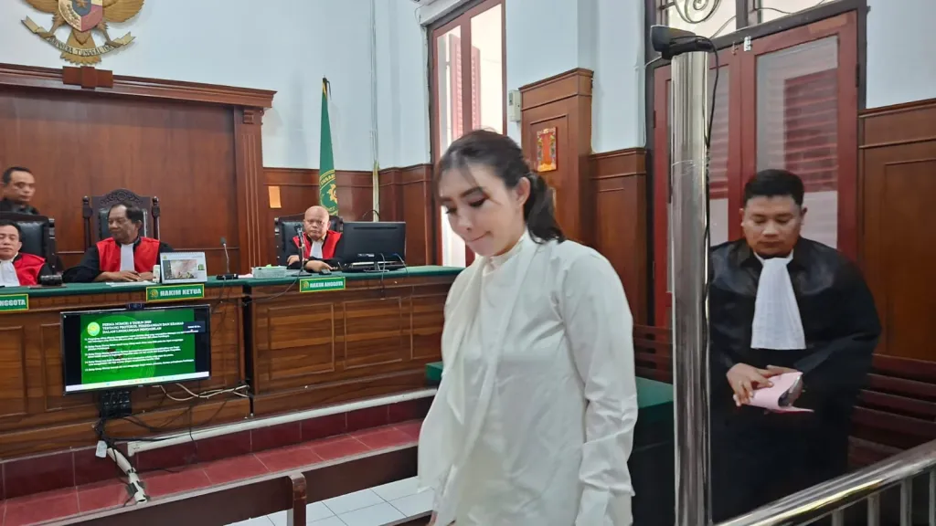 Baca juga : Pledoi Terdakwa KDRT Psikis Vina Ditolak Jaksa, Ancaman Penjara di Depan Mata!