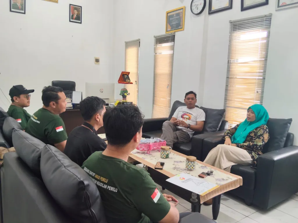 Baca juga : Bawaslu Blitar Buka Posko Aduan Masyarakat, Kawal Pemutakhiran Data Partai Politik Berkelanjutan