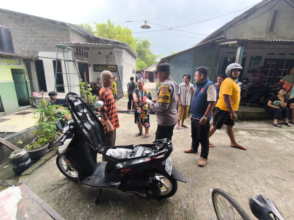 Baca juga : Diduga Idap ODGJ, Seorang Janda di Blitar Nekat Ceburkan Diri ke Sungai Brantas Masih Tahap Pencarian