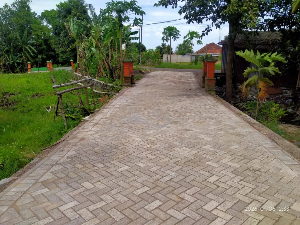Optimalkan Infrastruktur, Pemdes Gagangkepuhsari Bangun Jalan Paving 
