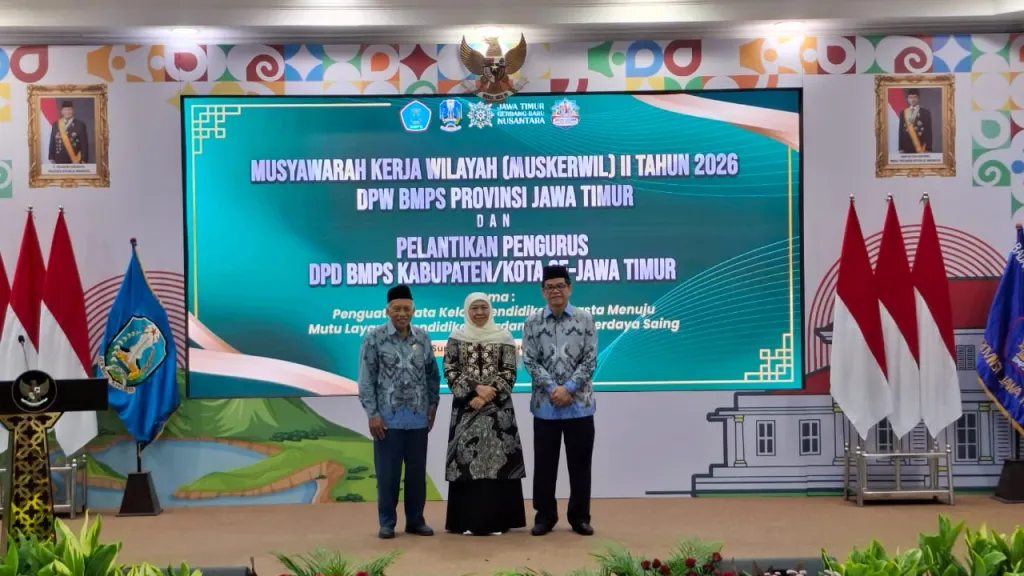 Majukan Pendidikan Jatim, Gubernur Khofifah Terima Penghargaan BMPS