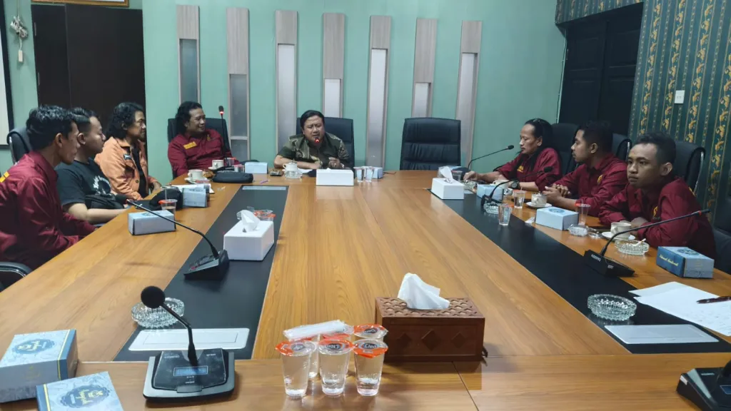 Toko Kelontong Masih  Mokong, DPRD Lamongan Minta Satpol PP  Bertindak Tegas