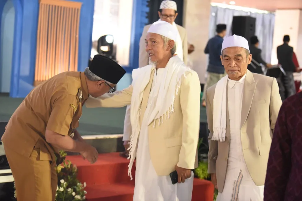 Gus Qowim Hadiri Wisuda Santri Ma’had Aly Lirboyo, Dorong Generasi Unggul dan Berakhlak