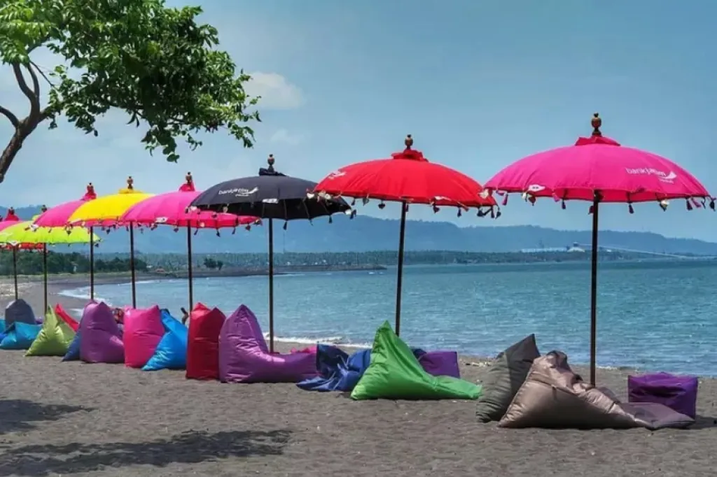 Pesona Pantai Pulau Santen, Getah Pohonnya Dipercaya Ampuh Obati Mata Merah Akibat Air Laut