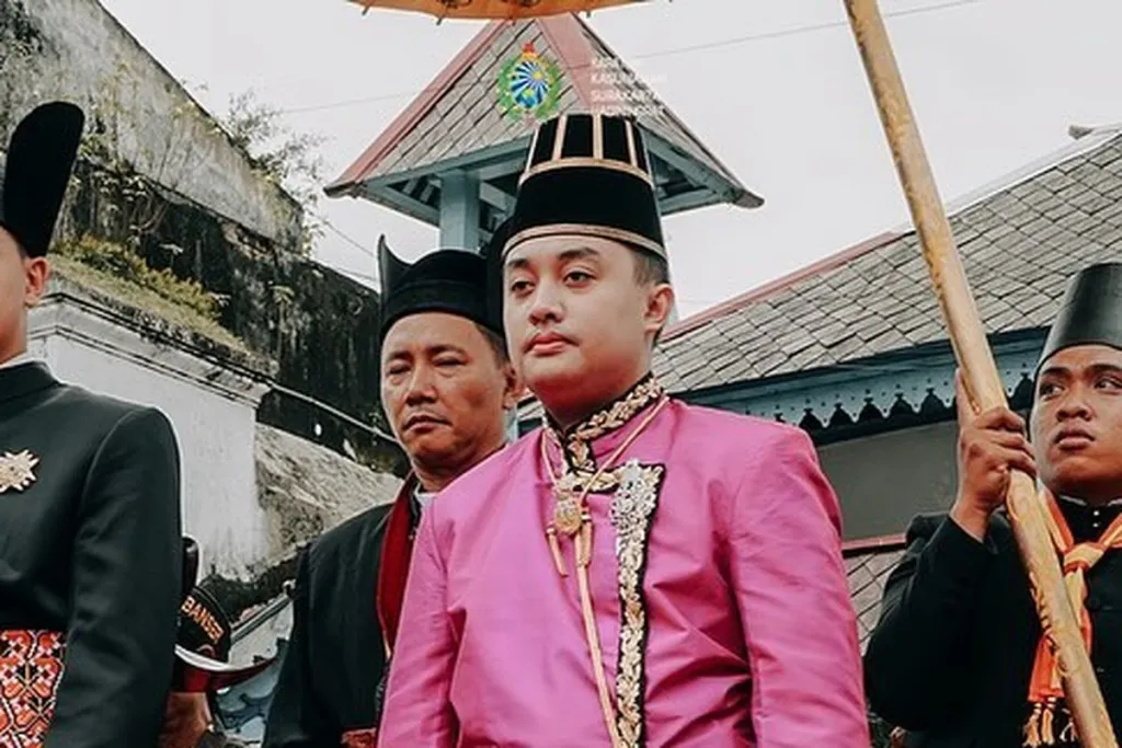 Baca juga : PB XIV Berganti Nama Pakubuwono XIV, Lawannya Dekati Menbud