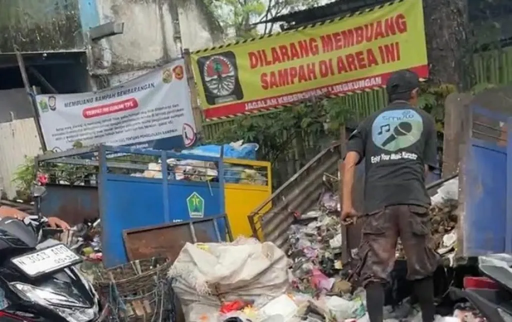 Tepian Jalan Muharto Dipenuhi Sampah, DLH Kota Malang Sediakan Kontainer Darurat