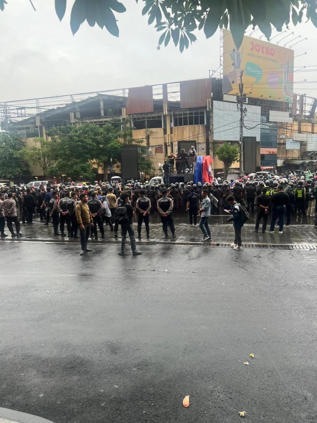 Baca juga : Demo Buruh PT Pakerin di LPS Surabaya, Pakuwon Dorong Penyelesaian Lewat Dialog