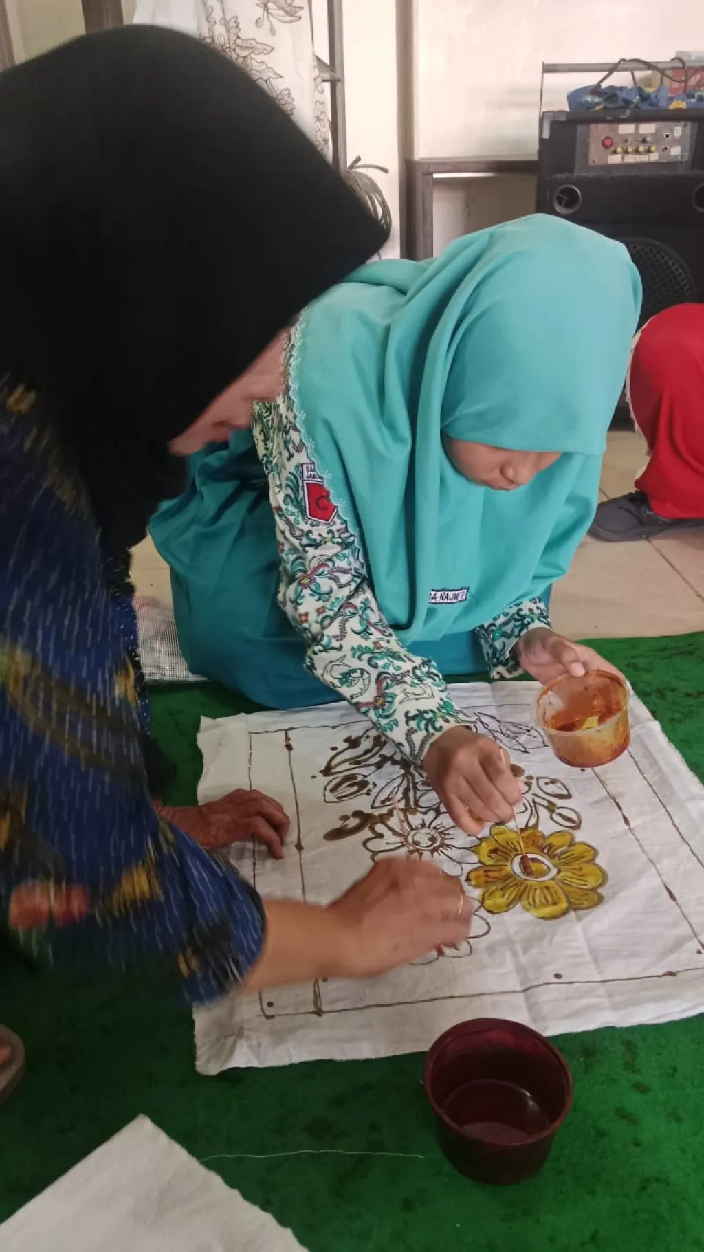 Baca juga : Siswa SMPN 1 Jabon Sidoarjo yang Tak ikut ODL ke Jogja, Laksanakan ODL Mandiri di Griya Batik Sidoarjo