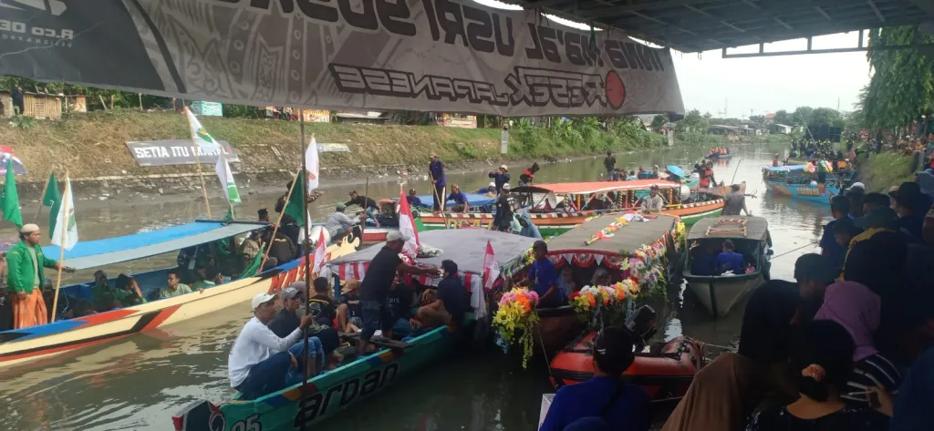 Tradisi Ruwat Desa, Pemdes Balongdowo Gelar Arak-arakan Nyadran Ke Makam Dewi Sekardadu