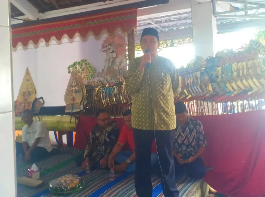 Baca juga : Peringati Ruwat Desa, Pemdes Banjarbendo Gelar Istighosah hingga Wayang Kulit