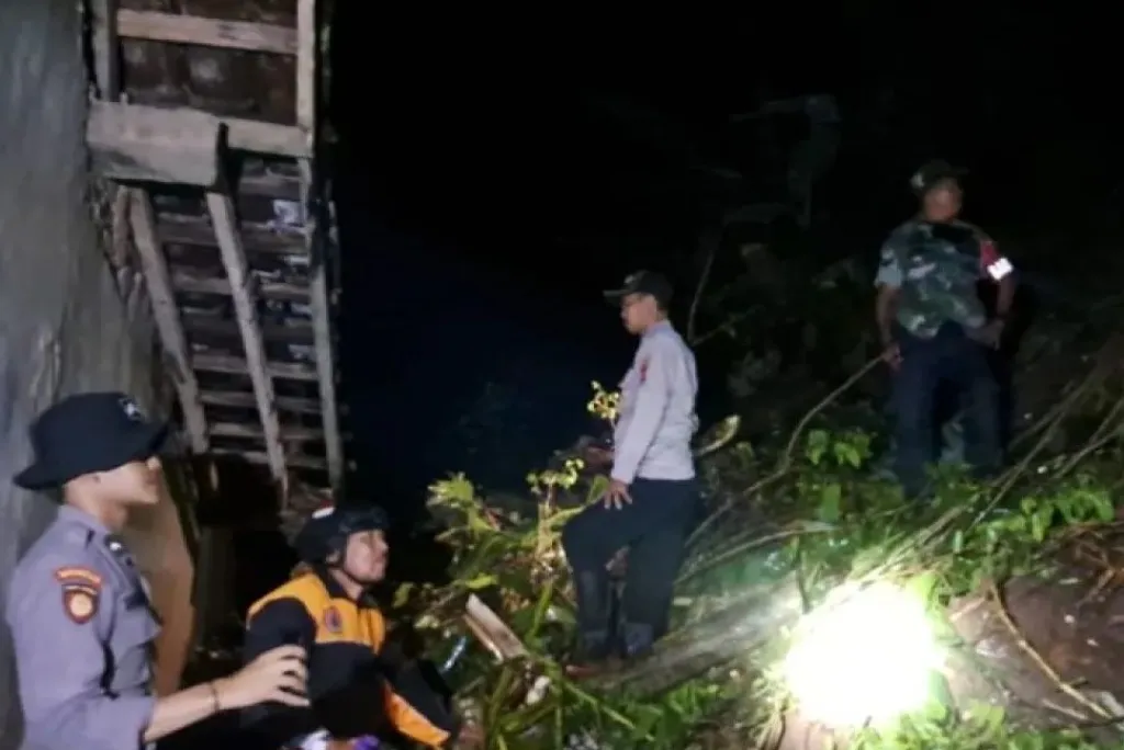 Terdampak Tanah Longsor, BPBD Situbondo Catat Dua Rumah Warga Rusak Parah
