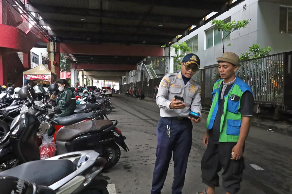 Dongkrak PAD Dari Parkir, Wakil Ketua DPRD Surabaya Dukung Penerapan Parkir Digital