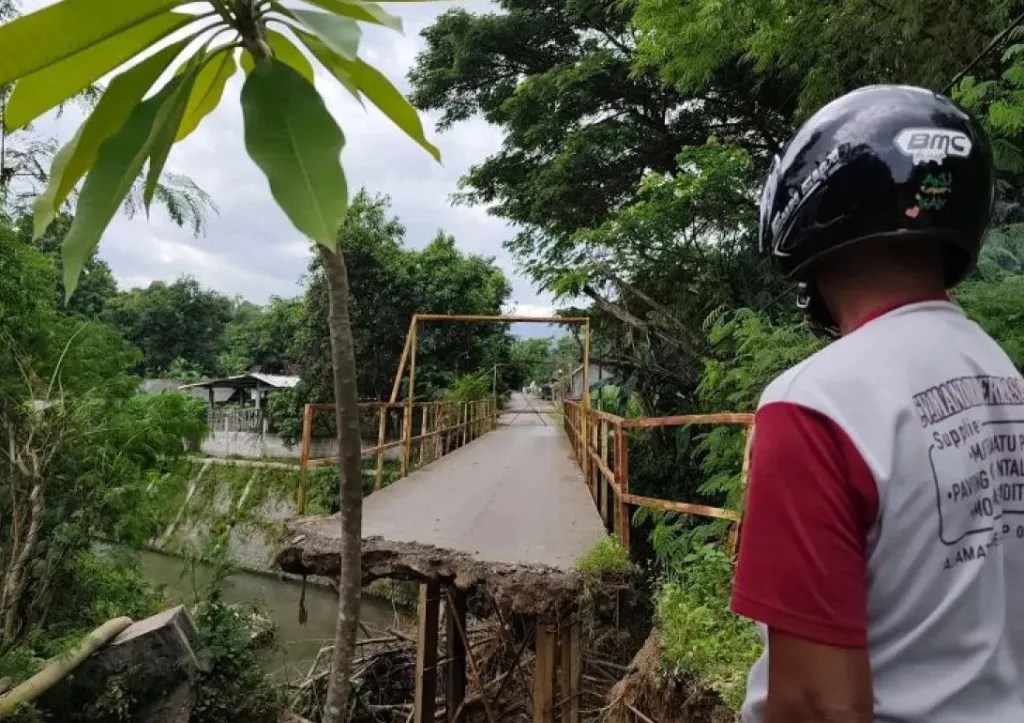Jembatan Bailey di Ponorogo Ambrol Tergerus Aliran Sungai, Akses Antardesa Terputus Total