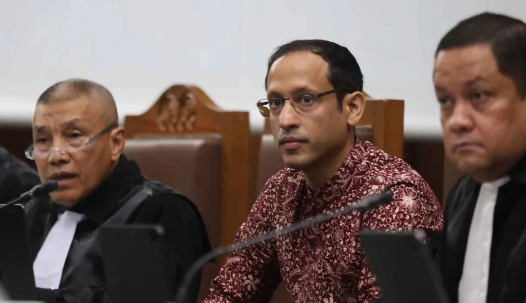 JPU Cecar Nadiem Makarim, Soal Sosok 'Shadow menteri" Buron