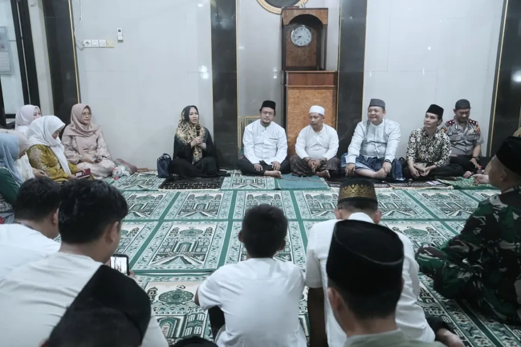 Shalat Tarawih Bersama Warga, Wali Kota Mojokerto Awali Safari Ramadhan 1447 H