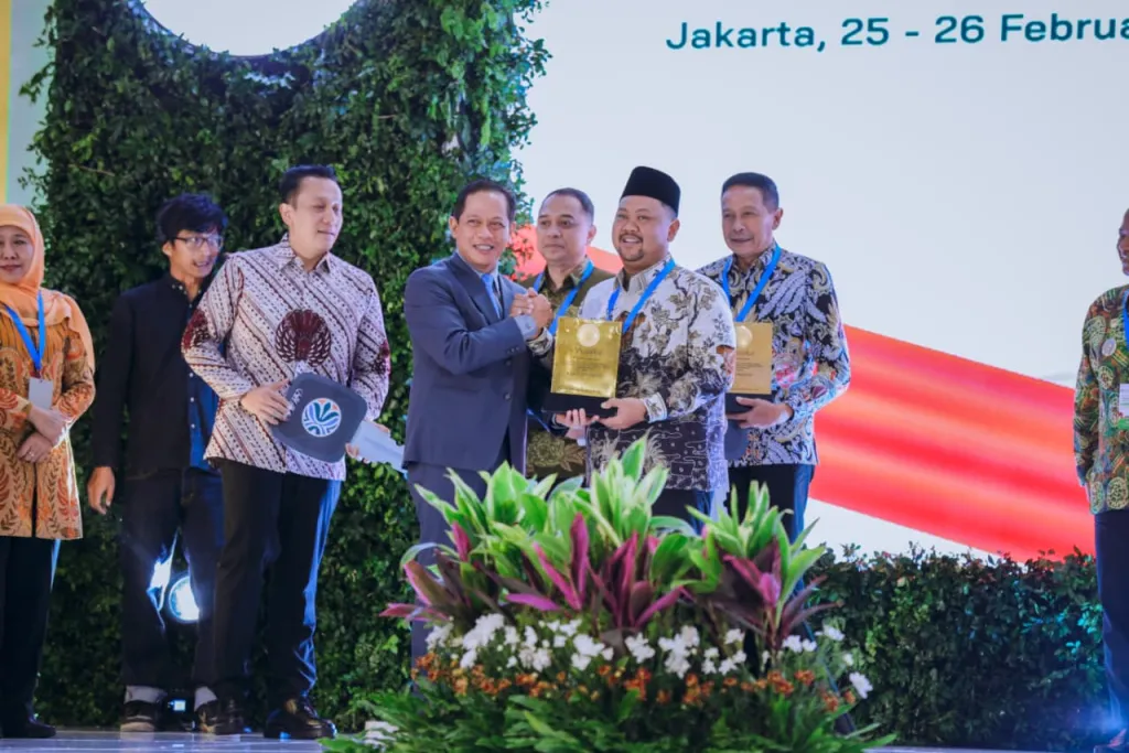 Gresik Raih Sertifikat Menuju Kabupaten Bersih Jelang HUT ke-52 Pemkab