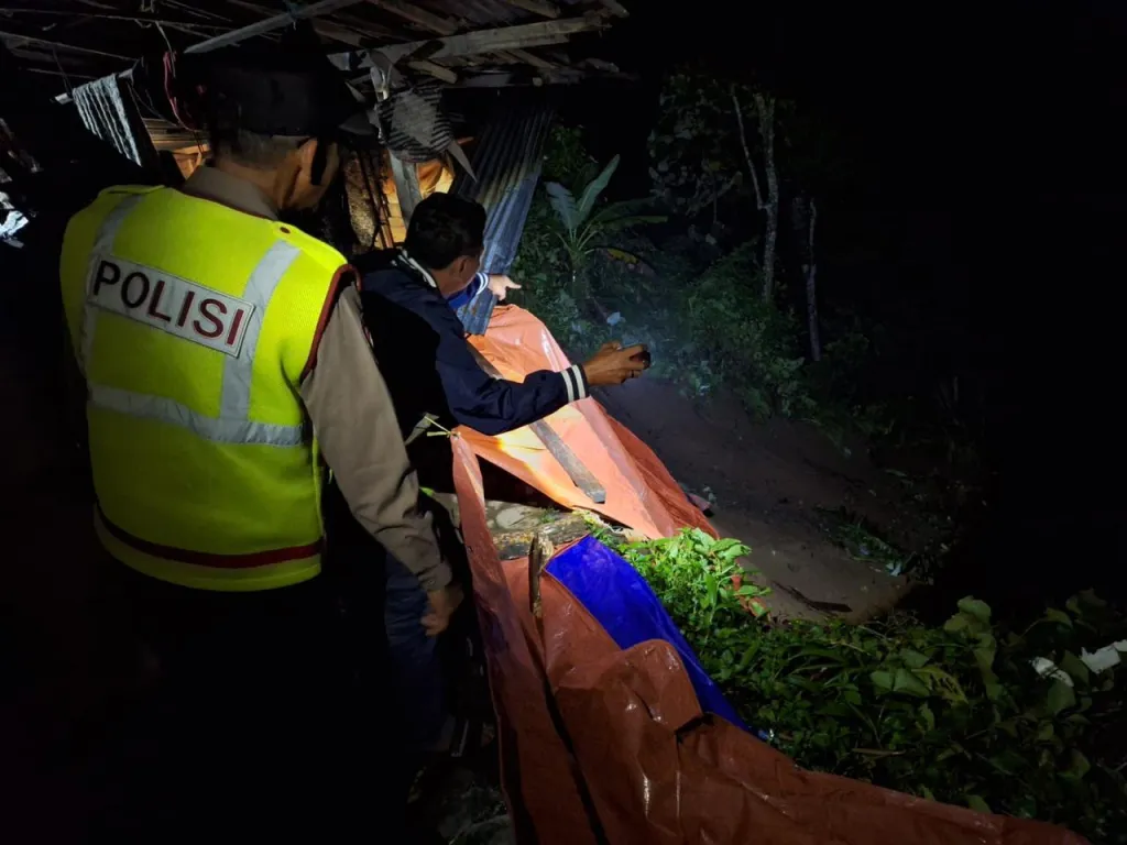 Dipicu Hujan dan Angin Kencang, Warga di Blitar Tewas Tertimpa Reruntuhan Material Rumah
