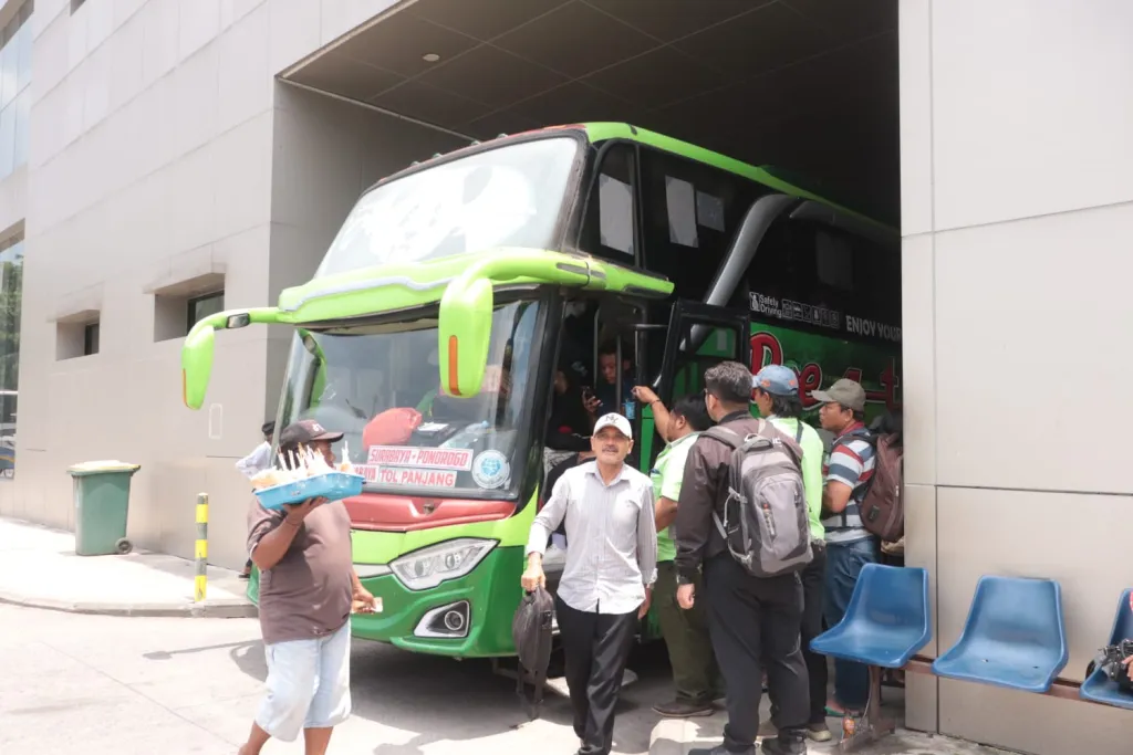 Baca juga : Penumpang Bus Lebaran 2026 Meledak, Terminal Purboyo Madiun Catat Kenaikan Hingga 142 Persen