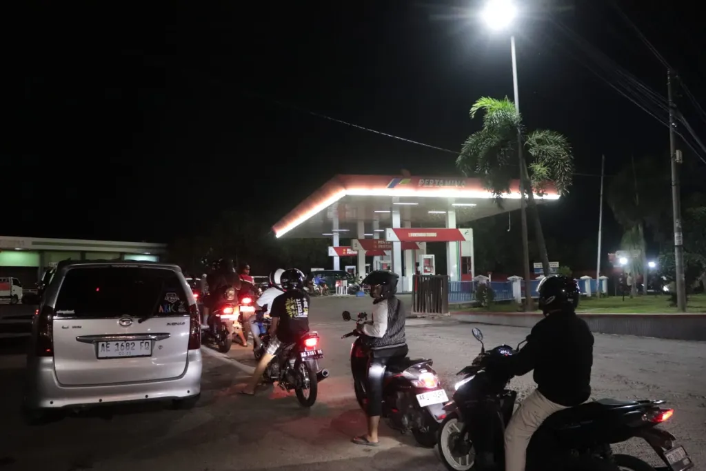 Krisis Kepercayaan Jadi Pemicu, Warga Tetap Antre BBM Meski Pemerintah Pastikan Tak Ada Kenaikan 