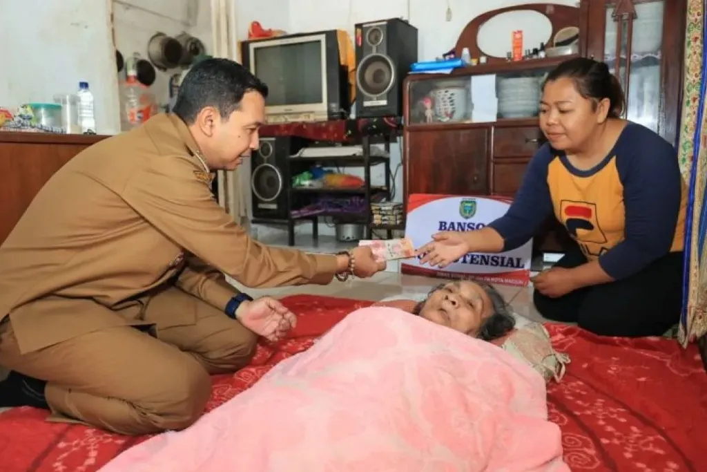 Tingkatkan Kesejahteraan, Pemkot Madiun Salurkan Bansos untuk Disabilitas dan Lansia Non-Produktif