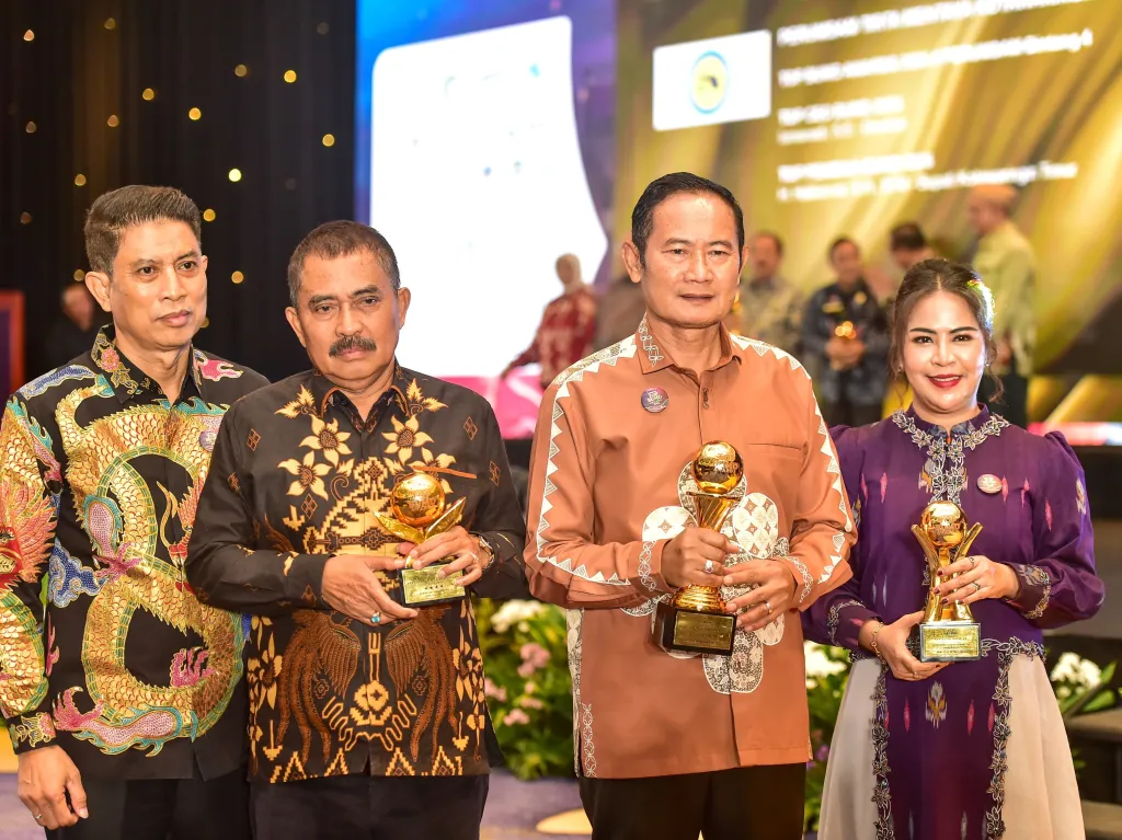 Bupati Lamongan Raih Penghargaan Top Pembina BUMD BUMD 2026