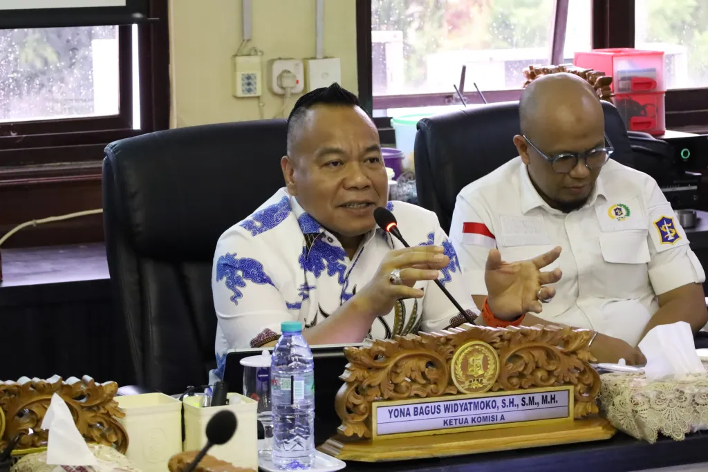 Baca juga : Ketua Komisi A DPRD Surabaya Tolak Stigma Negatif Menyudutkan Jukir Sebagai “Liar” atau “Preman”