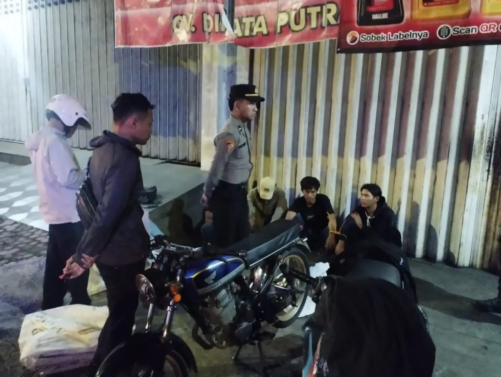 Baca juga : Diduga Pelaku Curi Banner Spanduk Berhasil Dibekuk Satreskrim Polres Blitar Kota