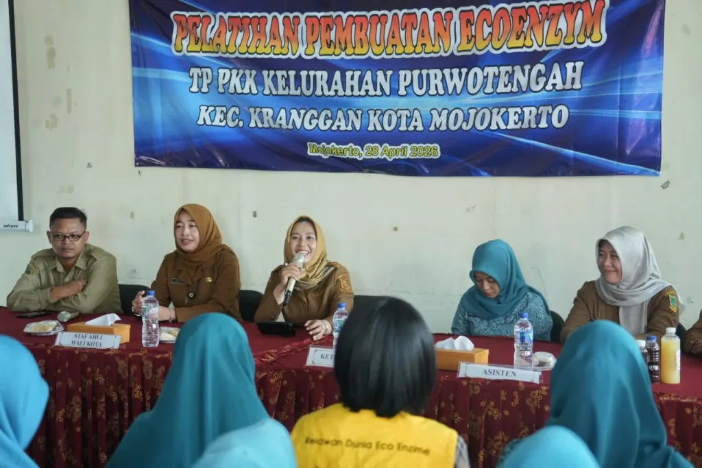 Pelatihan Eco Enzim Dorong Warga Purwotengah Kelola Sampah dari Rumah